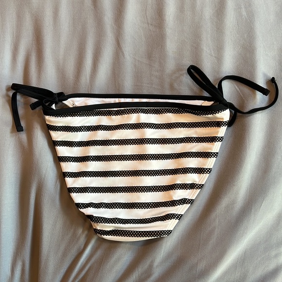 bought from Dillards. strings on bottom and top. Cup s about 32C, or 34D. Cute!! - Picture 2 of 4
